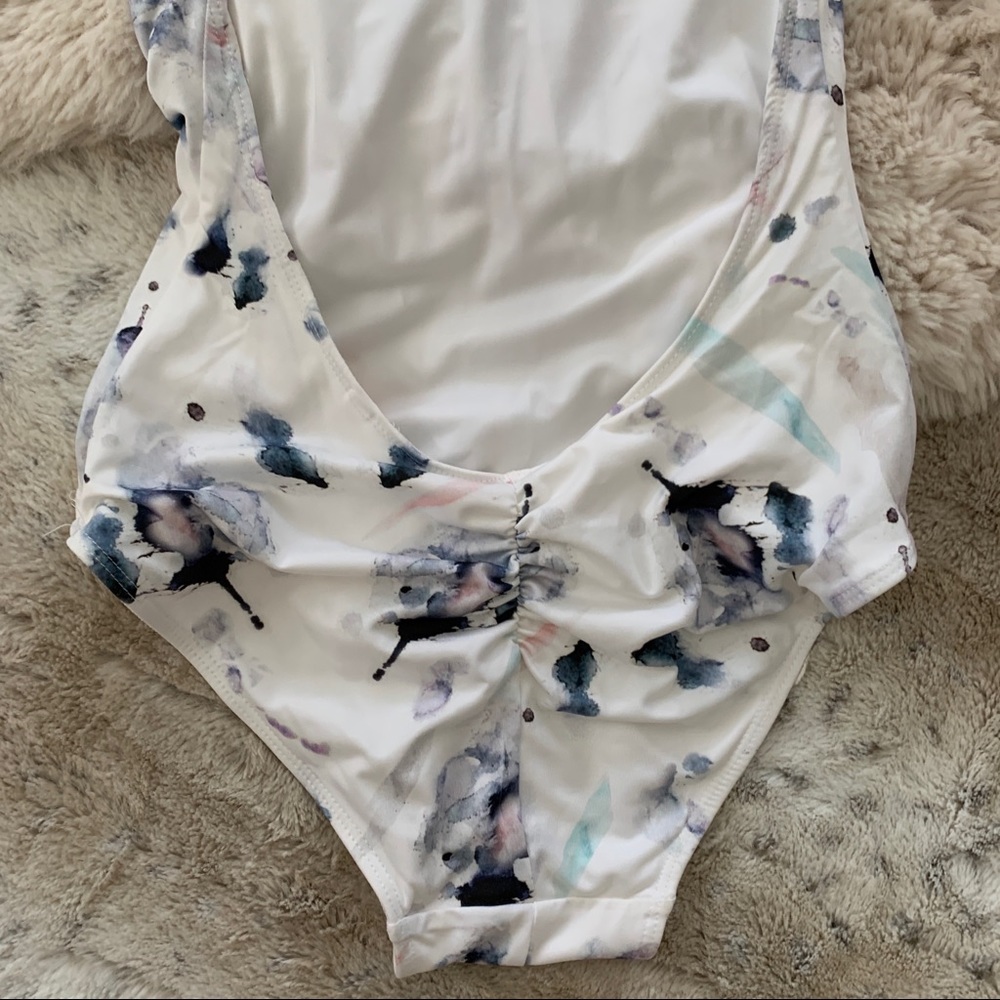 Beautiful boutique 👙 swimsuit - Picture 4 of 6